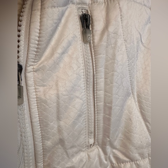 Shape Performance Puffy Vest - Picture 10 of 11